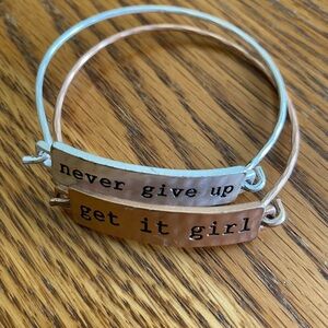 Message Bracelets‎